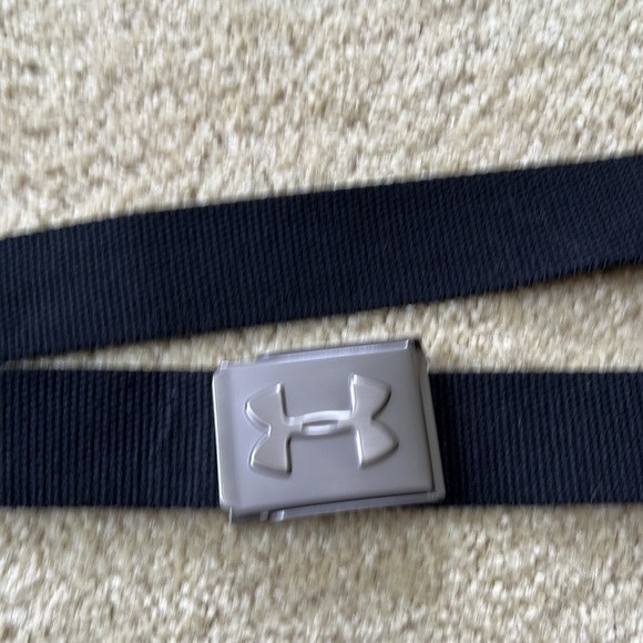 Under Armour baseball belt, like new! - Picture 2 of 3